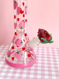 KAWAII STRAWBERRY BONG 10"(Kawaii Strawberry Bong) -Glass Smoke World IMG 1095