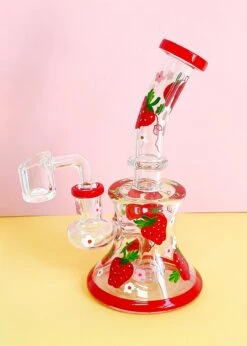 Glass Smoke World 3 HANDPAINTED STRAWBERRY RIG(Handpainted Strawberry Rig)