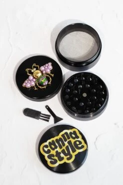 JEWELED BEETLE GRINDER(Jeweled Beetle Grinder) 5 JEWELED BEETLE GRINDER(Jeweled Beetle Grinder) -Glass Smoke World IMG 1810