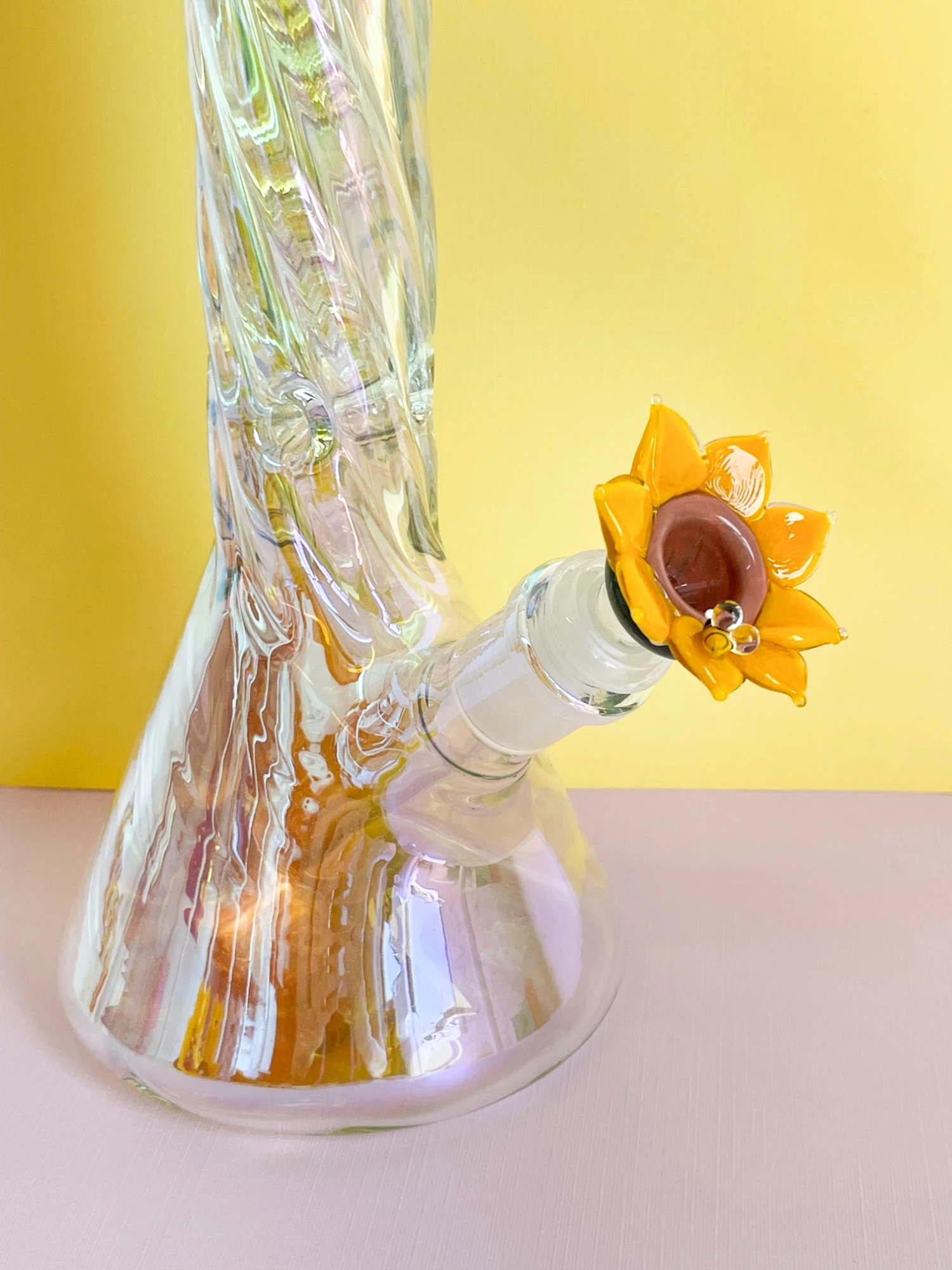 IRIDESCENT SWIRL BONG 16"(Iridescent Swirl Beaker Bong) 3 IRIDESCENT SWIRL BONG 16"(Iridescent Swirl Beaker Bong) - Image 3