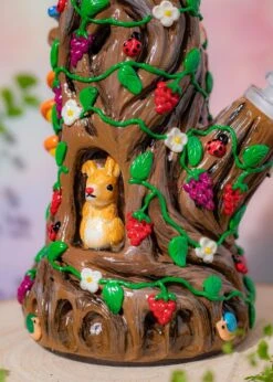 WOODLAND CREATURES BONG(Woodland Creatures Bong) 9 WOODLAND CREATURES BONG(Woodland Creatures Bong) -Glass Smoke World close up bong2